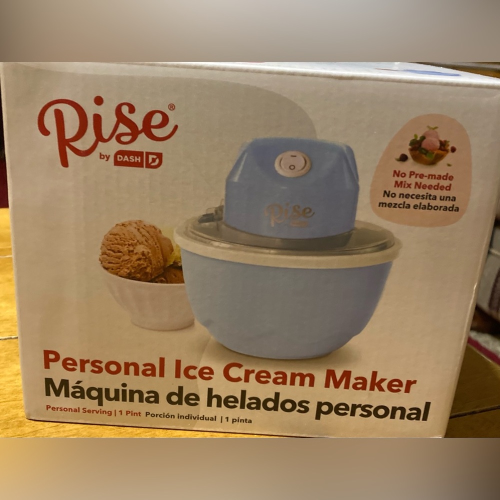 NWT Rise by Dash Personal Ice Cream Maker
